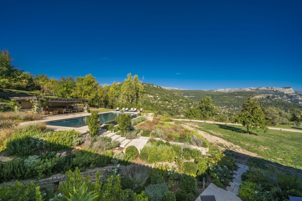 villa in Châteauneuf-Grasse : Rent beautiful newly renovated villa with a stunning tranquil location - Photo 5
