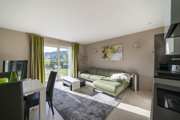 villa in Saint-Paul-de-Vence : Rent spacious modern 6 bedroom villa with view towards St Paul de Vence - Photo 39