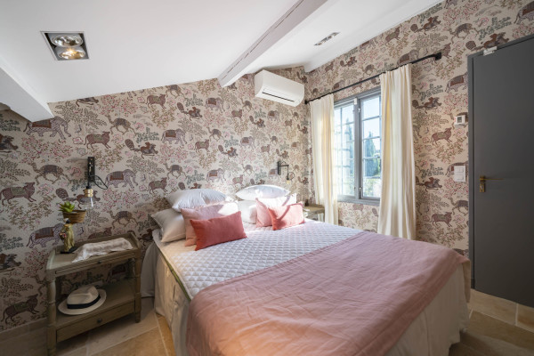 villa in Cap d'Antibes : Rent wonderful 5 bedroom villa with an ideal location on the Cap d'Antibes - Photo 20