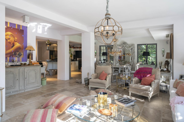 villa in Cap d'Antibes : Rent wonderful 5 bedroom villa with an ideal location on the Cap d'Antibes - Photo 6