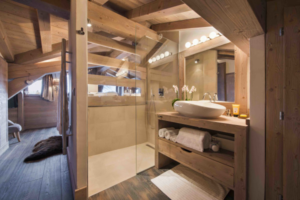 villa in Tignes : Rent this 5 bedroom chalet in Tignes Le lac with a great location. - Photo 18