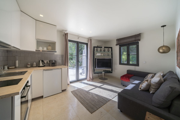 villa in Châteauneuf-Grasse : Rent beautiful newly renovated villa with a stunning tranquil location - Photo 31