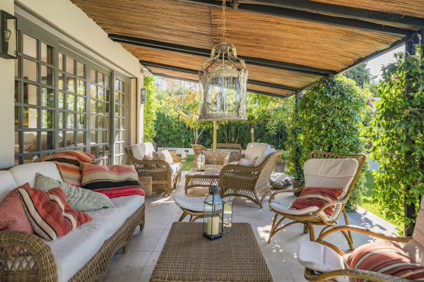 villa in Cap d'Antibes : Rent wonderful 5 bedroom villa with an ideal location on the Cap d'Antibes - Photo 33