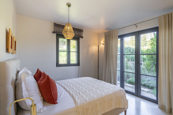 villa in Châteauneuf-Grasse : Rent beautiful newly renovated villa with a stunning tranquil location - Photo 29