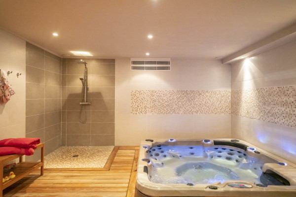 villa in Saint-Paul-de-Vence : Rent spacious modern 6 bedroom villa with view towards St Paul de Vence - Photo 48