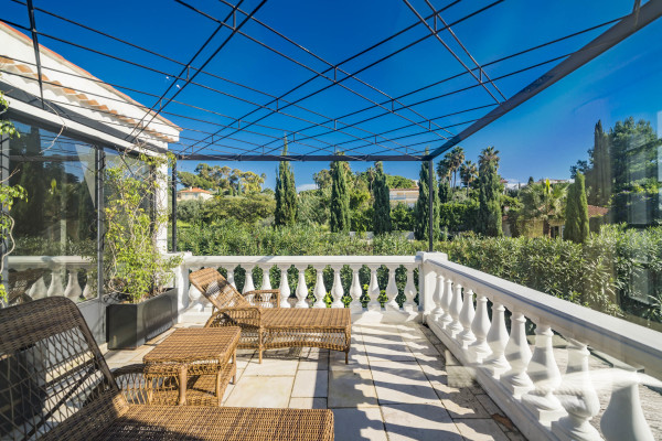 villa in Cap d'Antibes : Rent wonderful 5 bedroom villa with an ideal location on the Cap d'Antibes - Photo 27