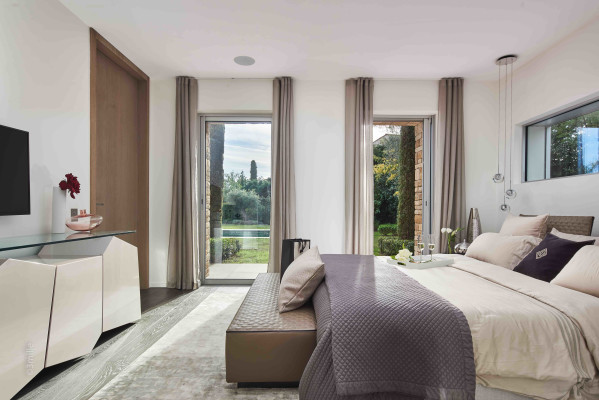 villa in Cap d'Antibes : Rent this modern villa with a lovely view on the roof top. - Photo 11