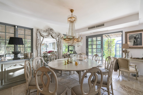 villa in Cap d'Antibes : Rent wonderful 5 bedroom villa with an ideal location on the Cap d'Antibes - Photo 10