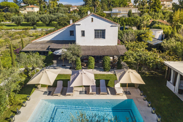villa in Cap d'Antibes : Rent wonderful 5 bedroom villa with an ideal location on the Cap d'Antibes - Photo 50