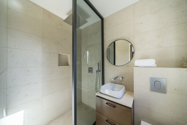 villa in Châteauneuf-Grasse : Rent beautiful newly renovated villa with a stunning tranquil location - Photo 40