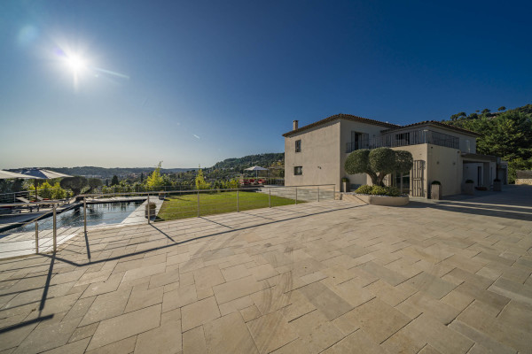 villa in Saint-Paul-de-Vence : Rent spacious modern 6 bedroom villa with view towards St Paul de Vence - Photo 41