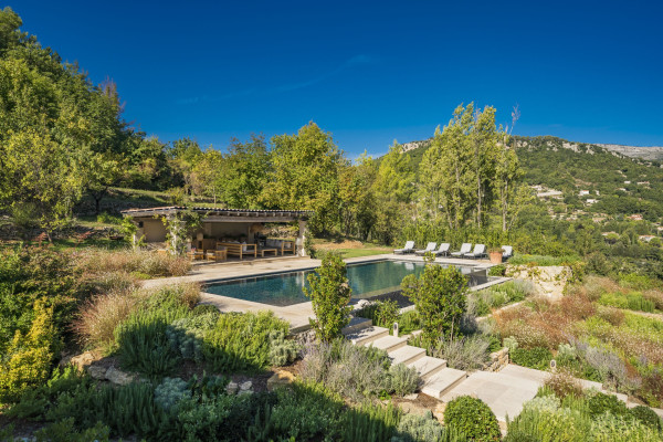 villa in Châteauneuf-Grasse : Rent beautiful newly renovated villa with a stunning tranquil location - Photo 4