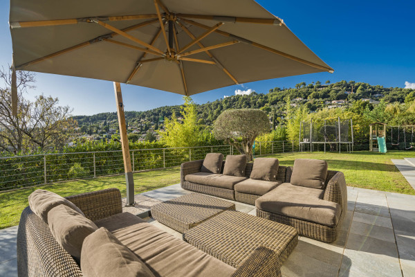 villa in Saint-Paul-de-Vence : Rent spacious modern 6 bedroom villa with view towards St Paul de Vence - Photo 12