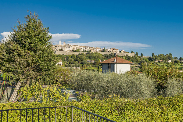 villa in Saint-Paul-de-Vence : Rent spacious modern 6 bedroom villa with view towards St Paul de Vence - Photo 30