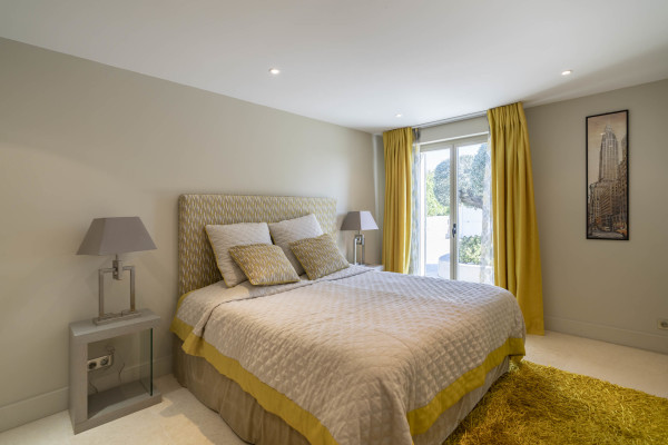 villa in Saint-Paul-de-Vence : Rent spacious modern 6 bedroom villa with view towards St Paul de Vence - Photo 35