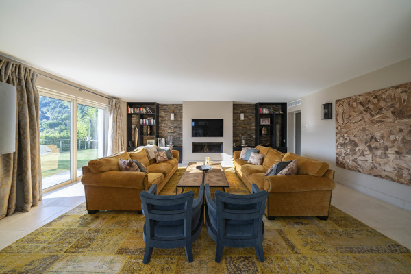villa in Saint-Paul-de-Vence : Rent spacious modern 6 bedroom villa with view towards St Paul de Vence - Photo 13