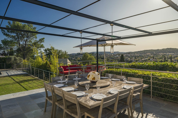 villa in Saint-Paul-de-Vence : Rent spacious modern 6 bedroom villa with view towards St Paul de Vence - Photo 11