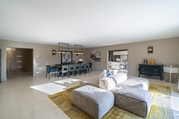 villa in Saint-Paul-de-Vence : Rent spacious modern 6 bedroom villa with view towards St Paul de Vence - Photo 23