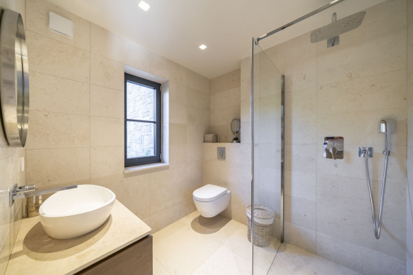 villa in Châteauneuf-Grasse : Rent beautiful newly renovated villa with a stunning tranquil location - Photo 30