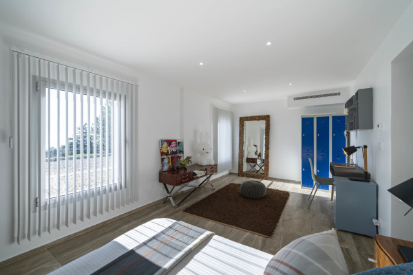 villa in Cannes : Rent this brand new modern villa in Cannes Croix des Gardes with a stuning 180 degree sea view - Photo 26