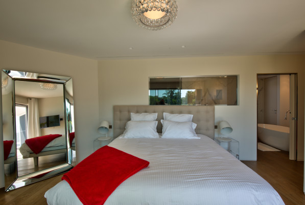 villa in Cap d'Antibes : Rent this contemporary villa with a wonderful sea view on the Cap d'Antibes walking distance to the 'Hotel du Cap'. - Photo 15