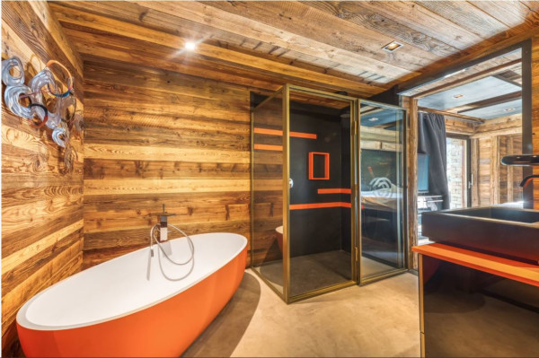 villa in Tignes : Rent this incredible contemporary chalet in Tignes Brevières  with 7 ensuite bedrooms. - Photo 14