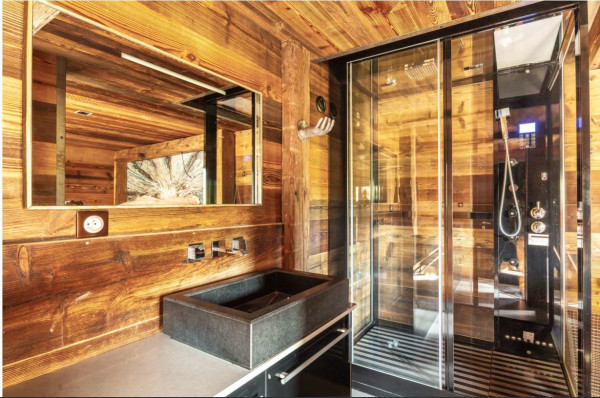 villa in Tignes : Rent this incredible contemporary chalet in Tignes Brevières  with 7 ensuite bedrooms. - Photo 9