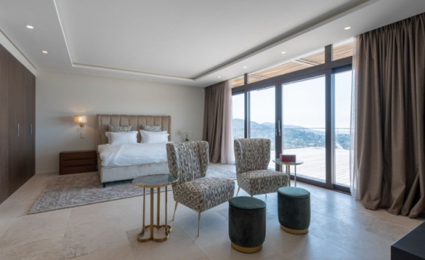 villa in Mougins : Rent gorgeous 5 bedroom villa in the hills of Mougins with a breathtaking seaview - Photo 9