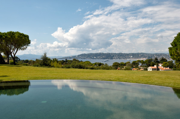villa in Cap d'Antibes : Rent this contemporary villa with a wonderful sea view on the Cap d'Antibes walking distance to the 'Hotel du Cap'. - Photo 10