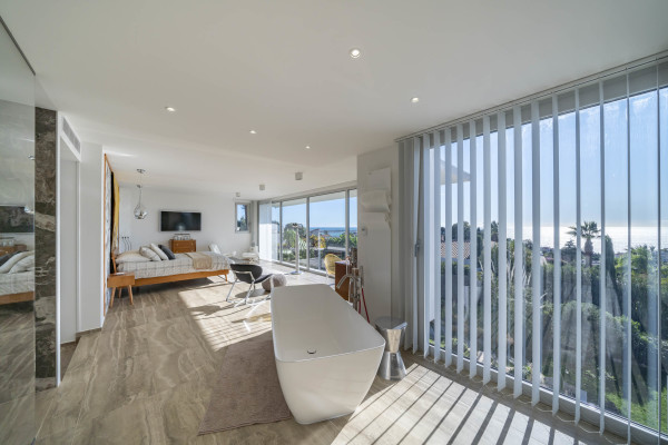 villa in Cannes : Rent this brand new modern villa in Cannes Croix des Gardes with a stuning 180 degree sea view - Photo 21