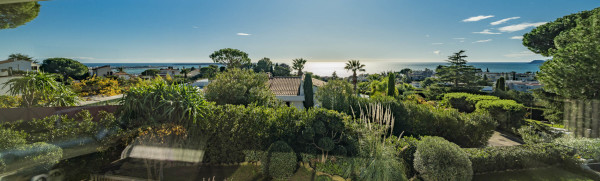 villa in Cannes : Rent this brand new modern villa in Cannes Croix des Gardes with a stuning 180 degree sea view - Photo 29