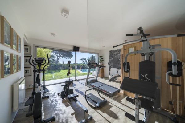 villa in Cannes : Rent this brand new modern villa in Cannes Croix des Gardes with a stuning 180 degree sea view - Photo 32