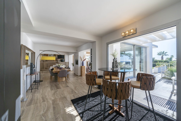 villa in Cannes : Rent this brand new modern villa in Cannes Croix des Gardes with a stuning 180 degree sea view - Photo 11