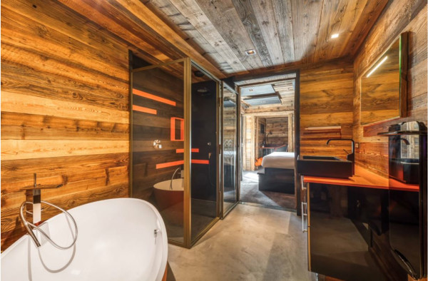villa in Tignes : Rent this incredible contemporary chalet in Tignes Brevières  with 7 ensuite bedrooms. - Photo 15