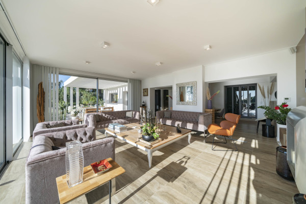 villa in Cannes : Rent this brand new modern villa in Cannes Croix des Gardes with a stuning 180 degree sea view - Photo 7