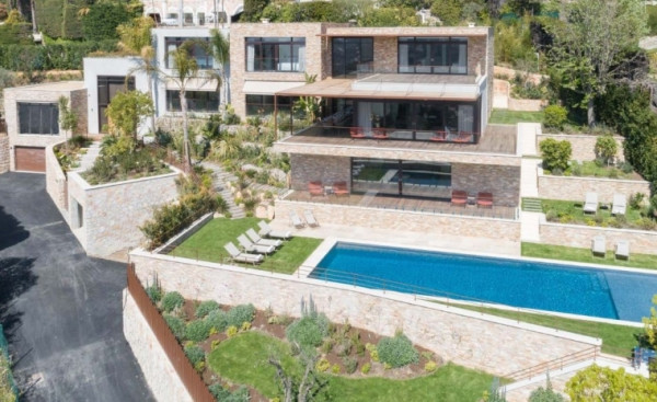 villa in Mougins : Rent gorgeous 5 bedroom villa in the hills of Mougins with a breathtaking seaview - Photo 4