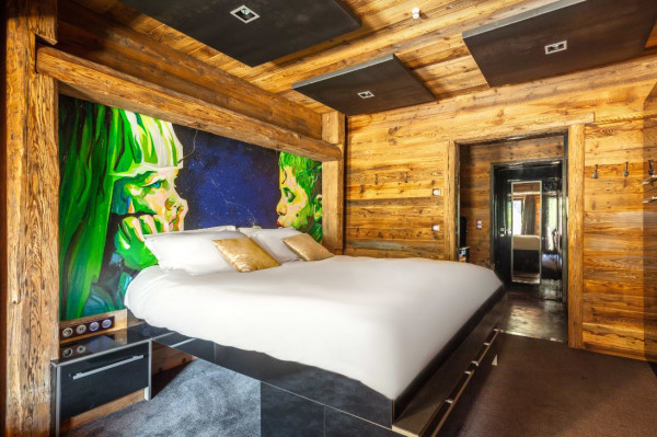 villa in Tignes : Rent this incredible contemporary chalet in Tignes Brevières  with 7 ensuite bedrooms. - Photo 7