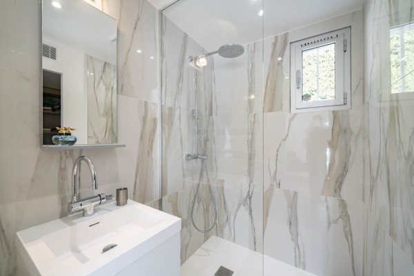 villa in Cannes : Rent this brand new modern villa in Cannes Croix des Gardes with a stuning 180 degree sea view - Photo 24
