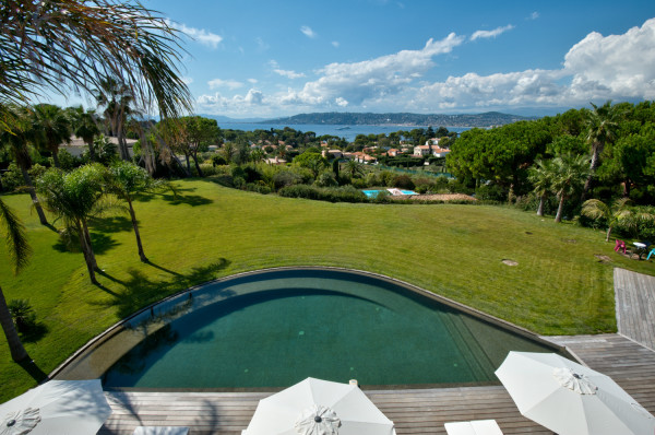 villa in Cap d'Antibes : Rent this contemporary villa with a wonderful sea view on the Cap d'Antibes walking distance to the 'Hotel du Cap'. - Photo 14