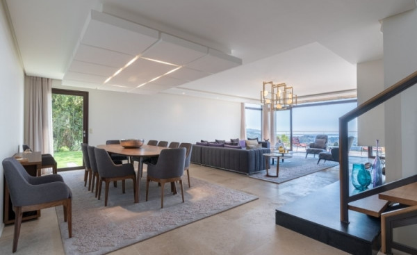 villa in Mougins : Rent gorgeous 5 bedroom villa in the hills of Mougins with a breathtaking seaview - Photo 8