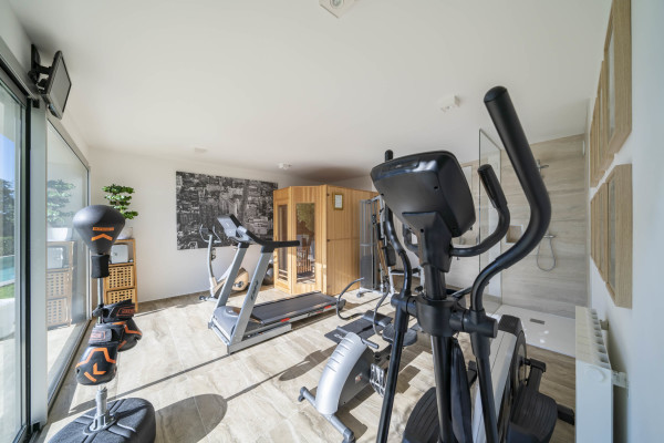 villa in Cannes : Rent this brand new modern villa in Cannes Croix des Gardes with a stuning 180 degree sea view - Photo 31