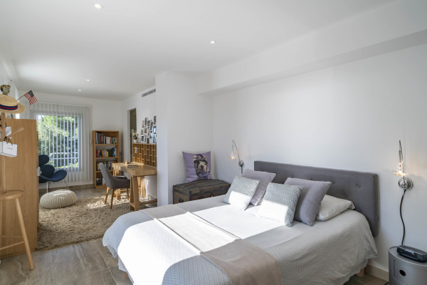 villa in Cannes : Rent this brand new modern villa in Cannes Croix des Gardes with a stuning 180 degree sea view - Photo 22
