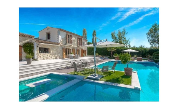 villa in Châteauneuf-Grasse : Rent wonderful newly renovated villa with private tennis court - Photo 1