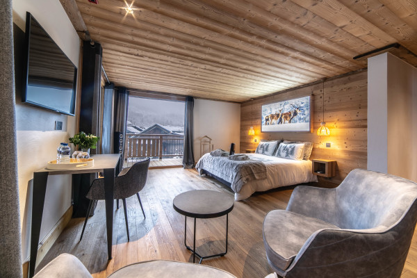 villa in Méribel : Rent this 800 sqm chalet located in Méribel, with a swimming. pool and 8 ensuite bathrooms. - Photo 11
