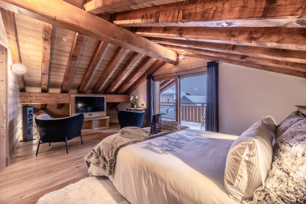villa in Méribel : Rent this 800 sqm chalet located in Méribel, with a swimming. pool and 8 ensuite bathrooms. - Photo 16