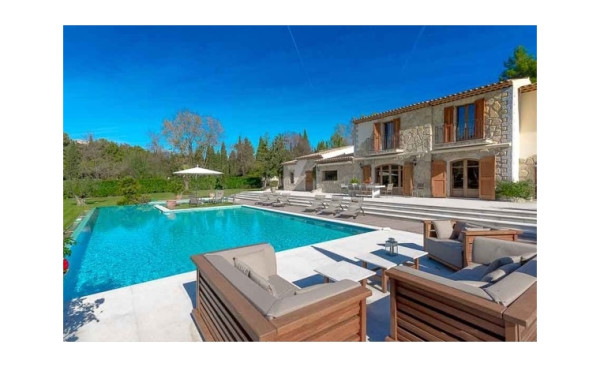 villa in Châteauneuf-Grasse : Rent wonderful newly renovated villa with private tennis court - Photo 0