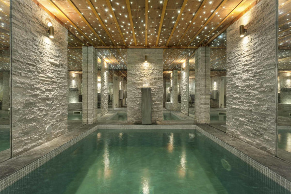 villa in Megève : Rent this luxurious 5 bedrooms chalet on the edge of Rochebrune, over-looking the stunning Mont Charvin. - Photo 1
