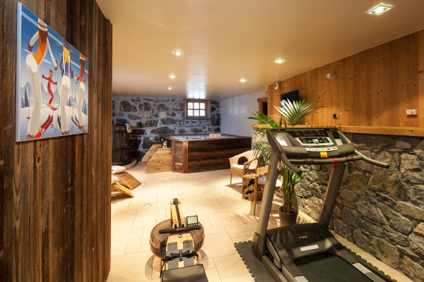 villa in Méribel : Rent this 800 sqm chalet located in Méribel, with a swimming. pool and 8 ensuite bathrooms. - Photo 43