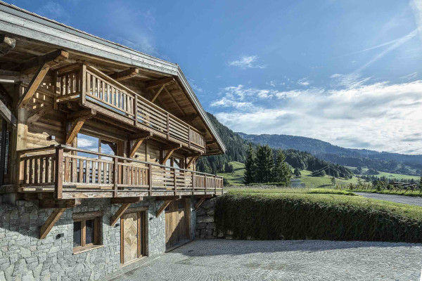 villa in Megève : Rent this luxurious 5 bedrooms chalet on the edge of Rochebrune, over-looking the stunning Mont Charvin. - Photo 18