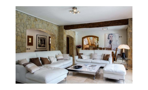 villa in Châteauneuf-Grasse : Rent wonderful newly renovated villa with private tennis court - Photo 2